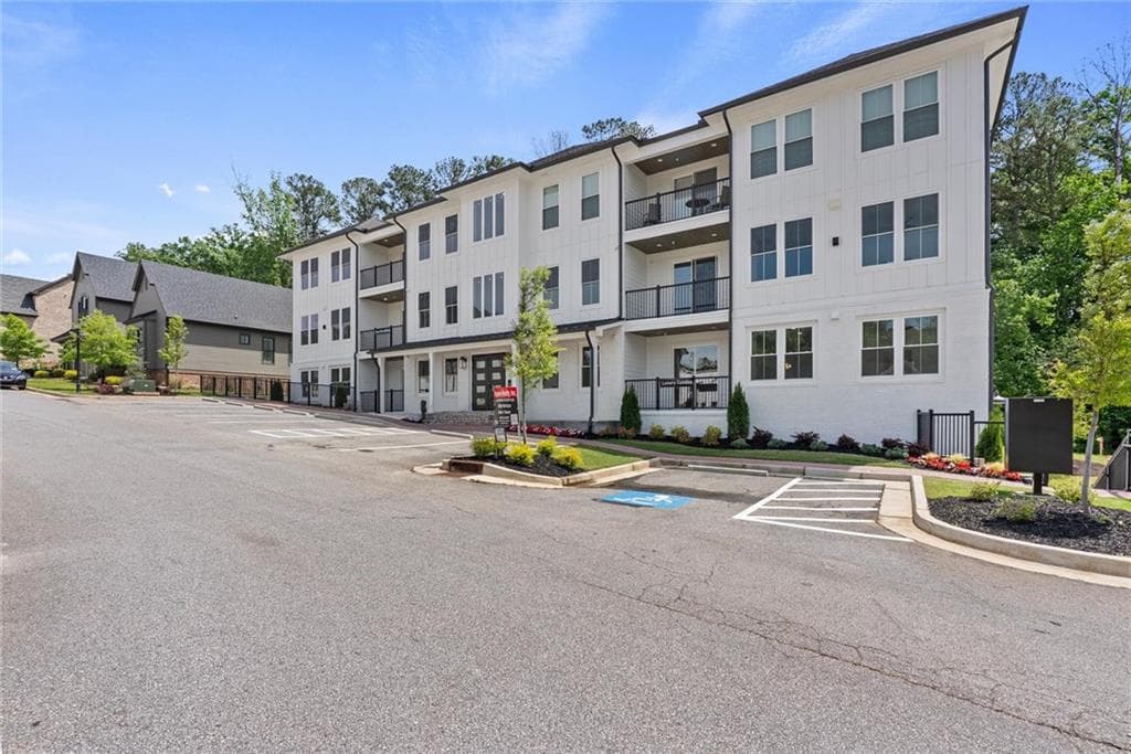 2 bedroom, 3 bathroom, 1,540 sq ft condominium for sale at 1050 Blair Lane 101, Peachtree City, GA 30269 — photo 4