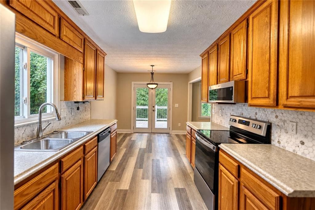 4 bedroom, 3 bathroom, 2,299 sq ft single family residence for sale at 4302 Derbyshire Trace, Conyers, GA 30094 — photo 8