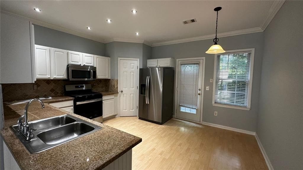 3 bedroom, 4 bathroom, 1,634 sq ft townhouse for rent at 3152 Mill Springs Cir, Buford, GA 30519 for $2,000 a month — photo 4