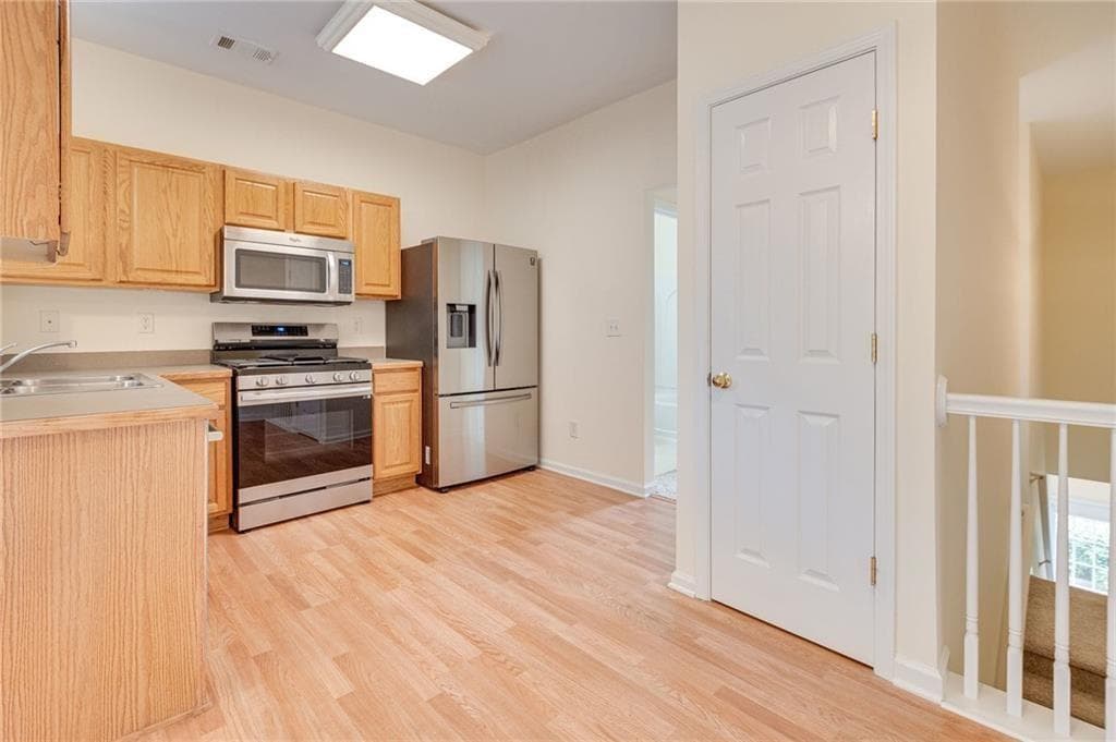 2 bedroom, 3 bathroom, 1,468 sq ft townhouse for rent at 3246 Mill Springs Cir, Buford, GA 30519 for $1,900 a month — photo 8