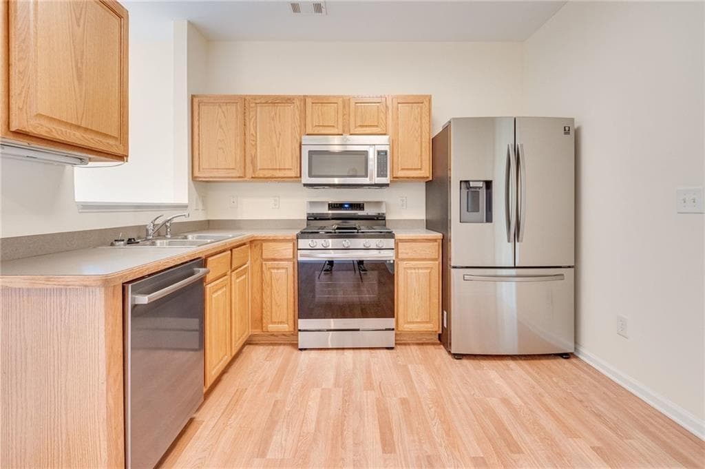 2 bedroom, 3 bathroom, 1,468 sq ft townhouse for rent at 3246 Mill Springs Cir, Buford, GA 30519 for $1,900 a month — photo 9