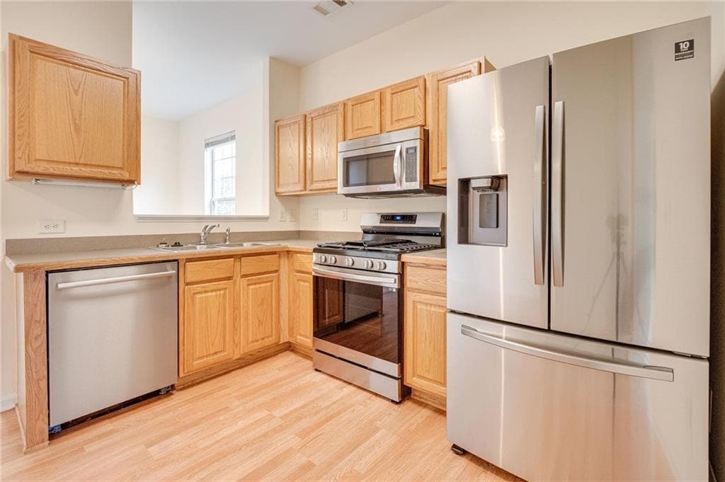2 bedroom, 3 bathroom, 1,468 sq ft townhouse for rent at 3246 Mill Springs Cir, Buford, GA 30519 for $1,900 a month — photo 10