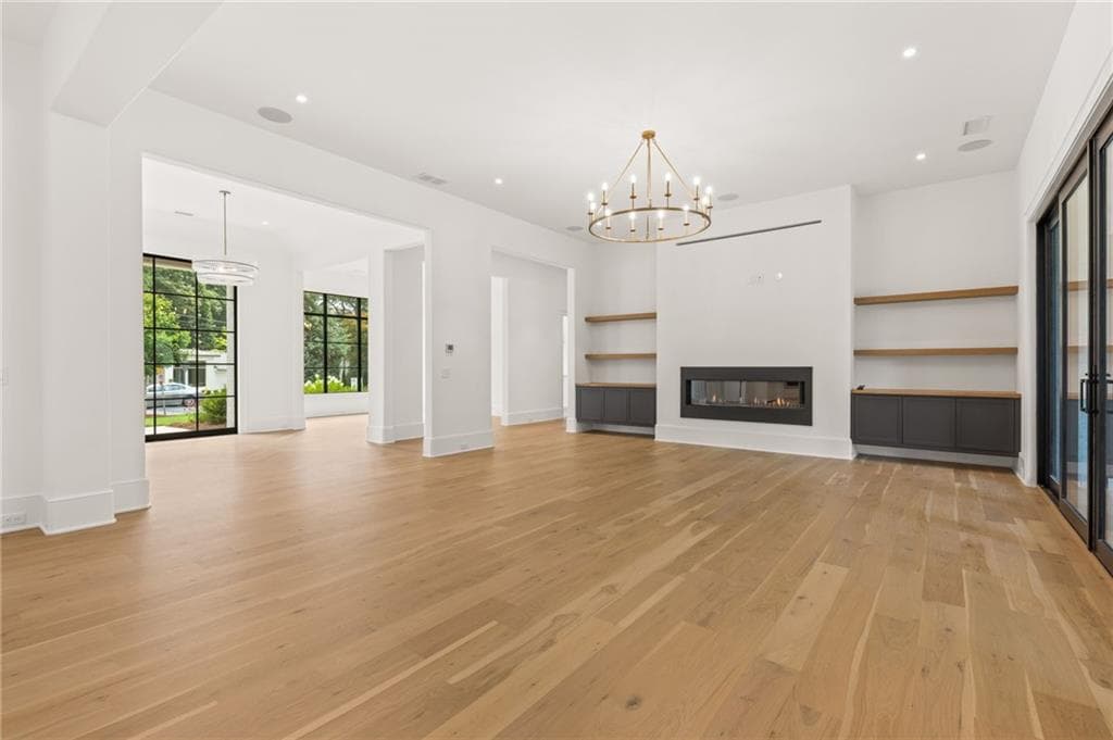 5 bedroom, 6 bathroom, 6,365 sq ft single family residence for sale at 4550 Jolyn Place, Sandy Springs, GA 30342 — photo 10