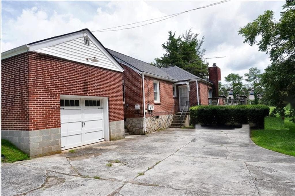 2 bedroom, 2 bathroom, 2,208 sq ft single family residence for sale at 330 S Culver Street, Lawrenceville, GA 30046 — photo 4