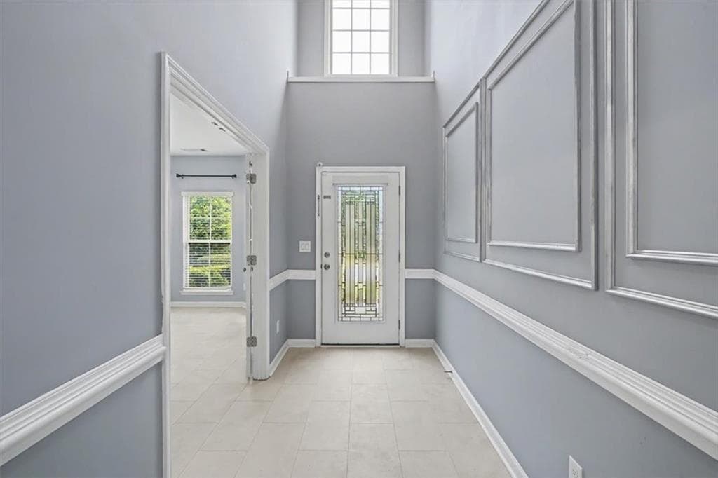 4 bedroom, 3 bathroom, 3,200 sq ft single family residence for sale at 6810 Rocking Horse Lane, Cumming, GA 30040 — photo 3