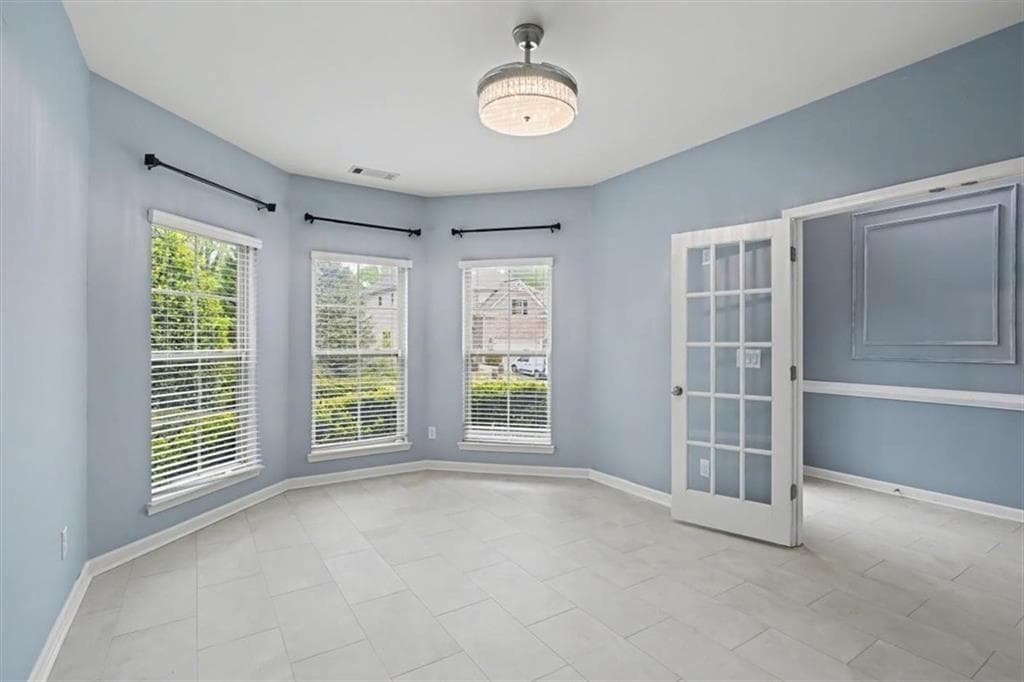 4 bedroom, 3 bathroom, 3,200 sq ft single family residence for sale at 6810 Rocking Horse Lane, Cumming, GA 30040 — photo 4