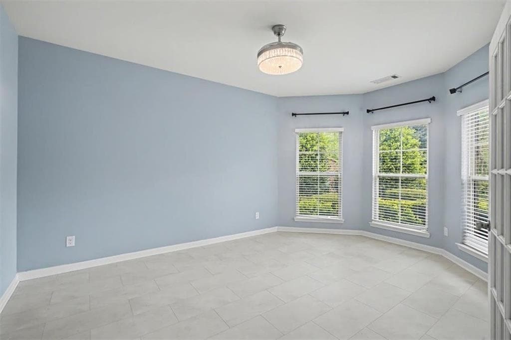 4 bedroom, 3 bathroom, 3,200 sq ft single family residence for sale at 6810 Rocking Horse Lane, Cumming, GA 30040 — photo 5