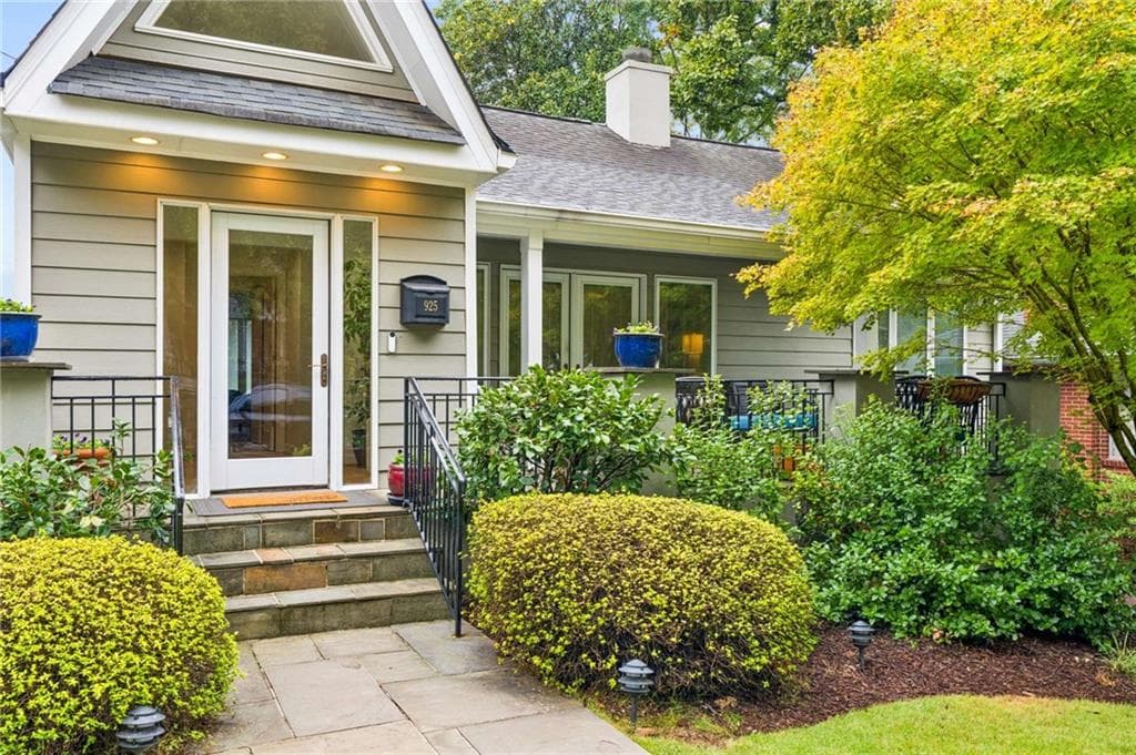3 bedroom, 3 bathroom, 2,177 sq ft single family residence for sale at 925 Highland Terrace, Atlanta, GA 30306 — photo 2