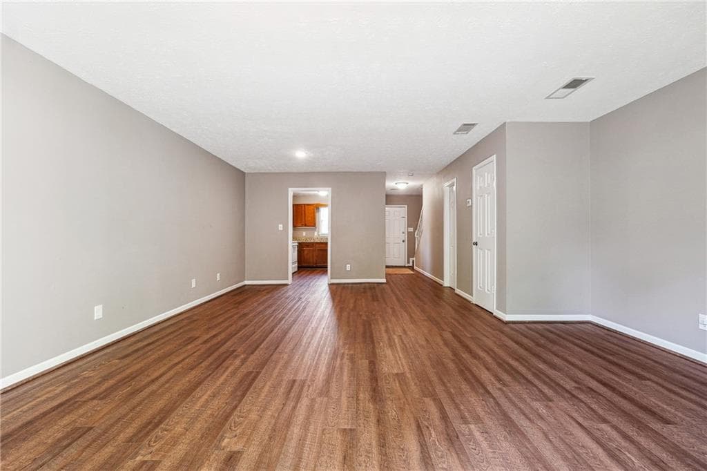 2 bedroom, 3 bathroom, 1,260 sq ft townhouse for rent at 2962 Webb Bridge Road, Alpharetta, GA 30009 for $2,000 a month — photo 2