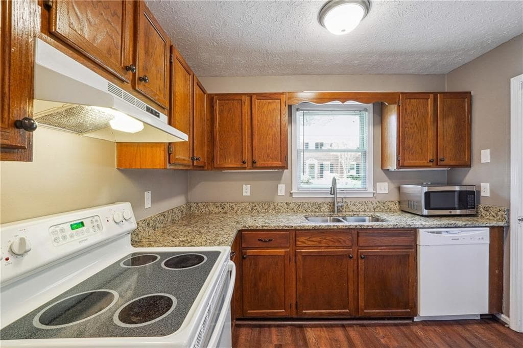 2 bedroom, 3 bathroom, 1,260 sq ft townhouse for rent at 2962 Webb Bridge Road, Alpharetta, GA 30009 for $2,000 a month — photo 4