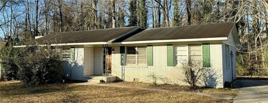 3 bedroom, 2 bathroom, 1,392 sq ft single family residence for sale at 10747 Thrasher Road, Jonesboro, GA 30238