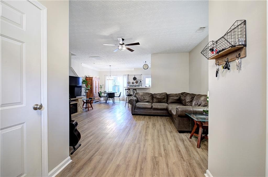 3 bedroom, 3 bathroom, 1,496 sq ft townhouse for sale at 515 Oakside Place, Acworth, GA 30102 — photo 3