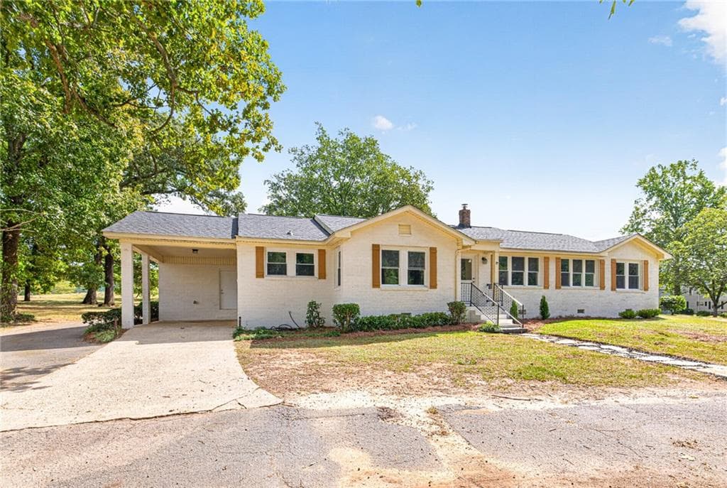 3 bedroom, 2 bathroom, 1,970 sq ft single family residence for sale at 379 Mount Olive Church Road, Commerce, GA 30529 — photo 3