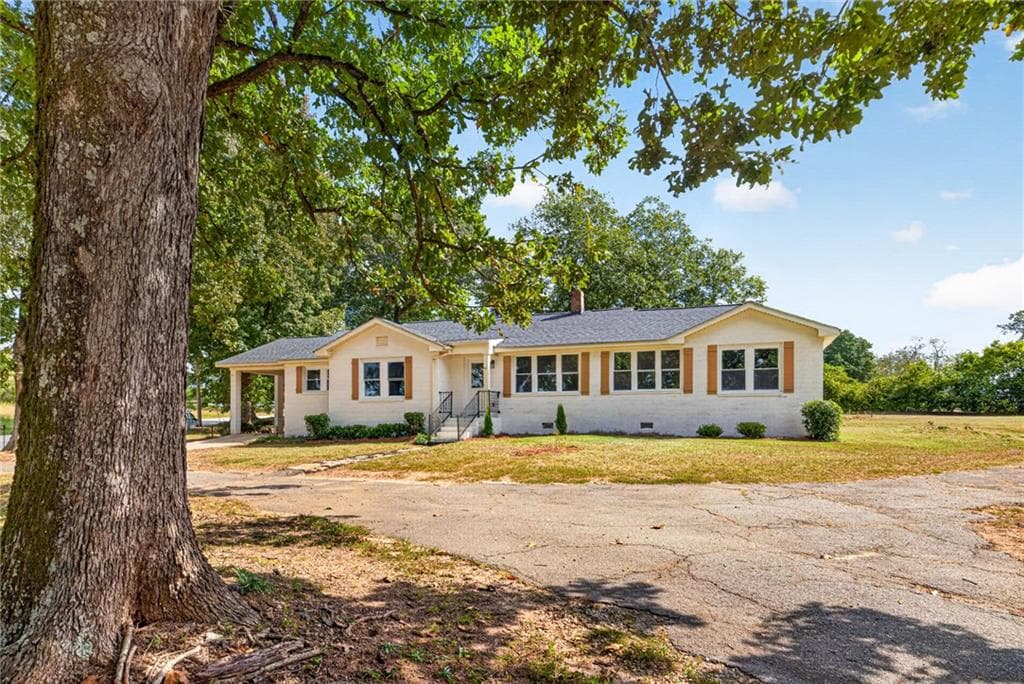 3 bedroom, 2 bathroom, 1,970 sq ft single family residence for sale at 379 Mount Olive Church Road, Commerce, GA 30529 — photo 4