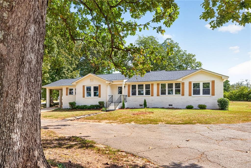 3 bedroom, 2 bathroom, 1,970 sq ft single family residence for sale at 379 Mount Olive Church Road, Commerce, GA 30529 — photo 5