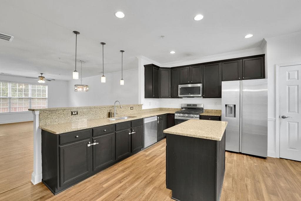 3 bedroom, 4 bathroom, 2,240 sq ft townhouse for sale at 526 Williamson St SE 375, Marietta, GA 30060 — photo 3