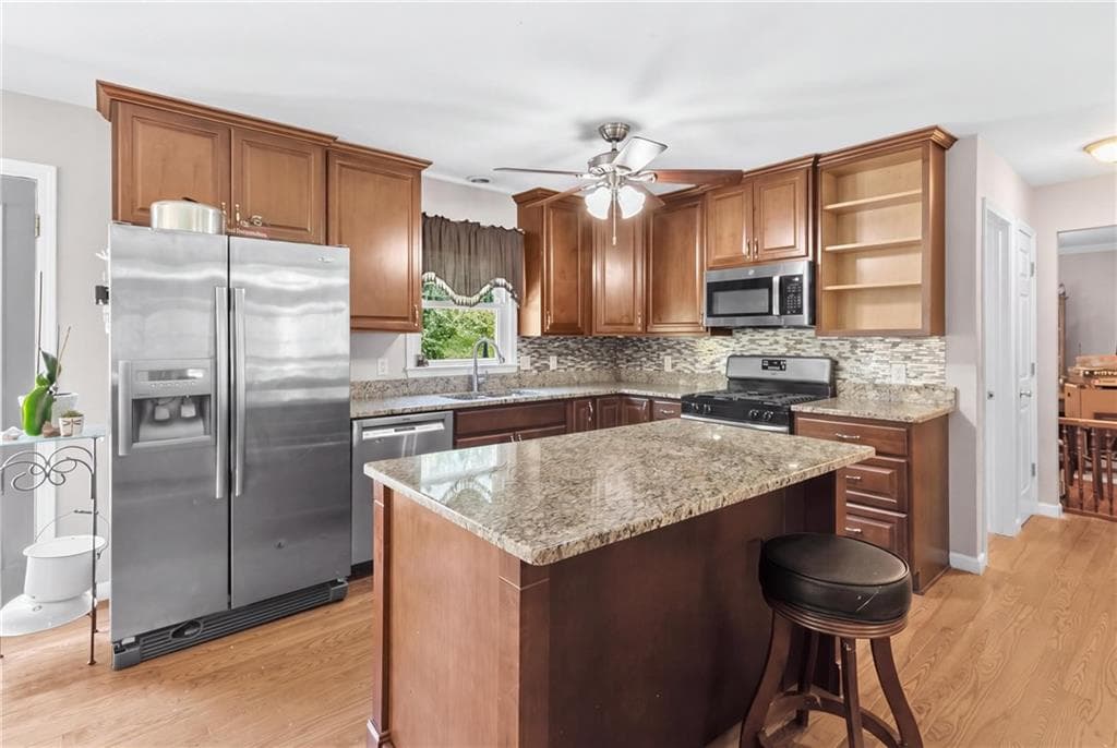4 bedroom, 3 bathroom, 2,251 sq ft single family residence under contract at 106 Black Forest Run, Douglasville, GA 30134 — photo 3