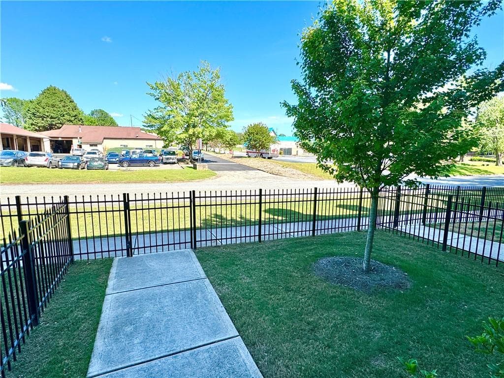 3 bedroom, 4 bathroom, 2,520 sq ft townhouse for sale at 160 Wren Drive, Roswell, GA 30076 — photo 2