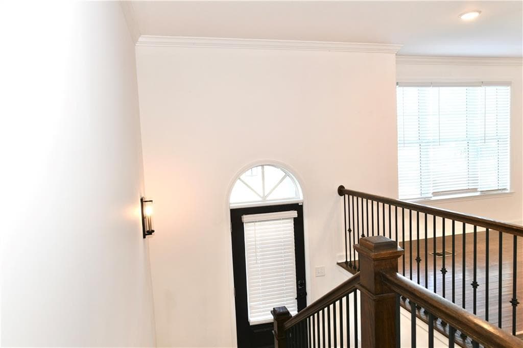 3 bedroom, 4 bathroom, 2,520 sq ft townhouse for sale at 160 Wren Drive, Roswell, GA 30076 — photo 3