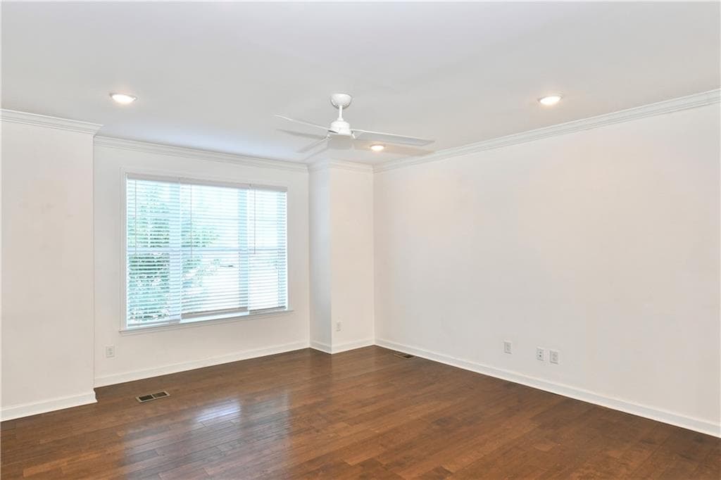 3 bedroom, 4 bathroom, 2,520 sq ft townhouse for sale at 160 Wren Drive, Roswell, GA 30076 — photo 4