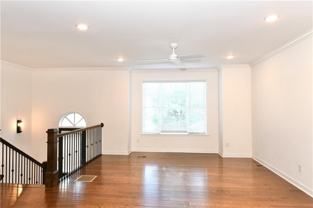 3 bedroom, 4 bathroom, 2,520 sq ft townhouse for sale at 160 Wren Drive, Roswell, GA 30076 — photo 5