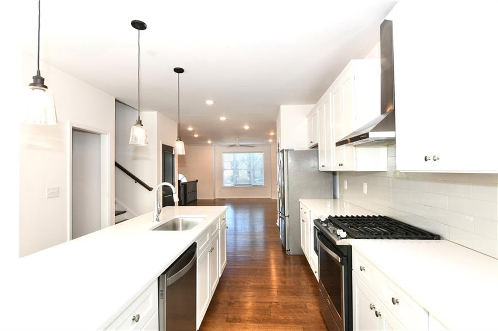 3 bedroom, 4 bathroom, 2,520 sq ft townhouse for sale at 160 Wren Drive, Roswell, GA 30076 — photo 9