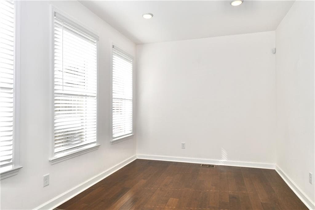 3 bedroom, 4 bathroom, 2,520 sq ft townhouse for sale at 160 Wren Drive, Roswell, GA 30076 — photo 10