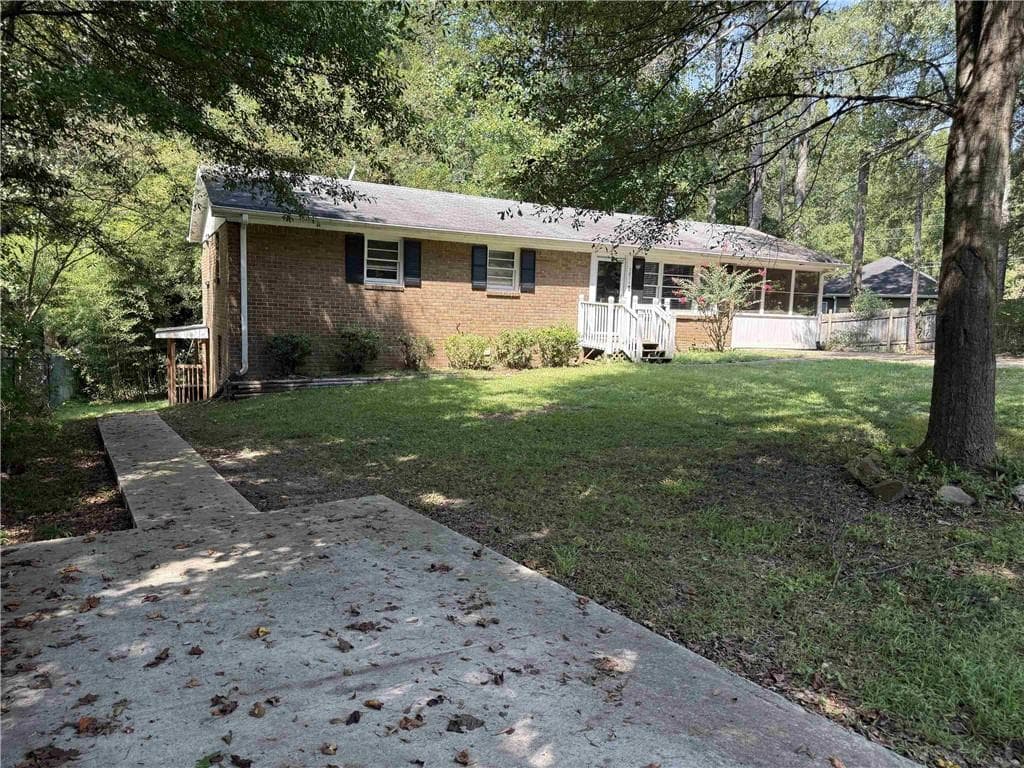 4 bedroom, 3 bathroom, 2,160 sq ft single family residence for sale at 2871 Ridgecrest Circle, Powder Springs, GA 30127 — photo 2