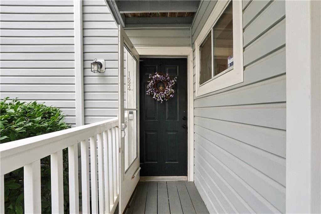 2 bedroom, 2 bathroom, 1,166 sq ft condominium for sale at 1624 Raleigh Circle 1624, Marietta, GA 30067