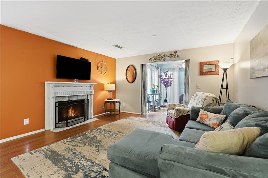 2 bedroom, 2 bathroom, 1,166 sq ft condominium for sale at 1624 Raleigh Circle 1624, Marietta, GA 30067 — photo 3