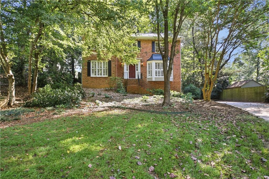 4 bedroom, 3 bathroom, 2,797 sq ft single family residence for sale at 305 Old Tree Trace, Roswell, GA 30075