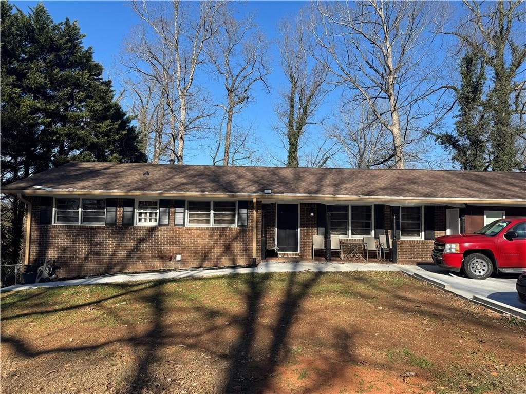 2 bedroom, 1 bathroom, 998 sq ft other for rent at 5971 Robin Hood Lane, Norcross, GA 30093 for $1,400 a month — photo 1 of 11