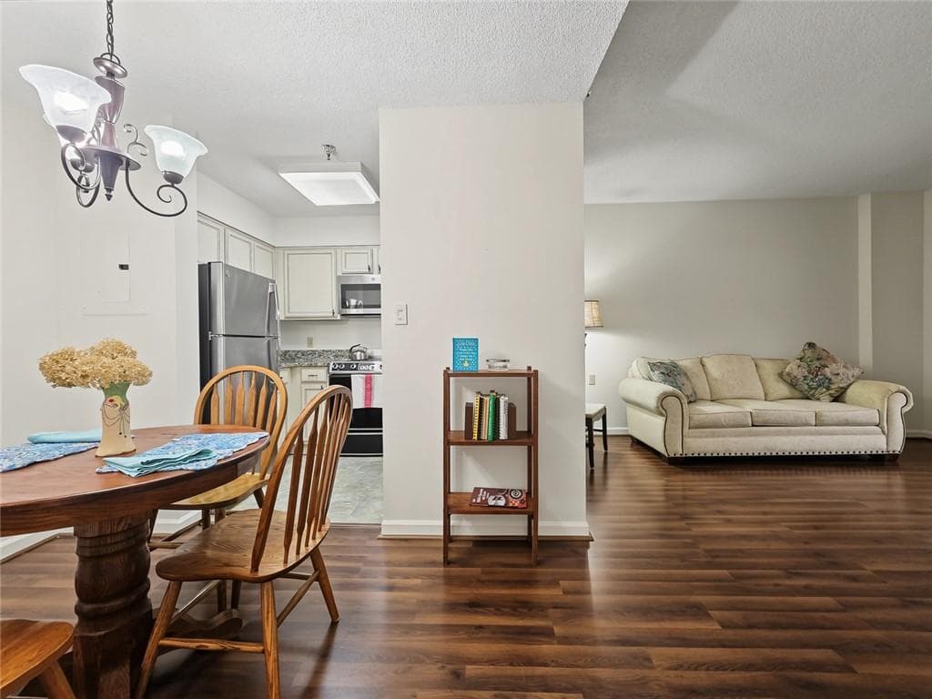 1 bedroom, 1 bathroom, 800 sq ft condominium for sale at 1800 Clairmont Lk A116, Decatur, GA 30033