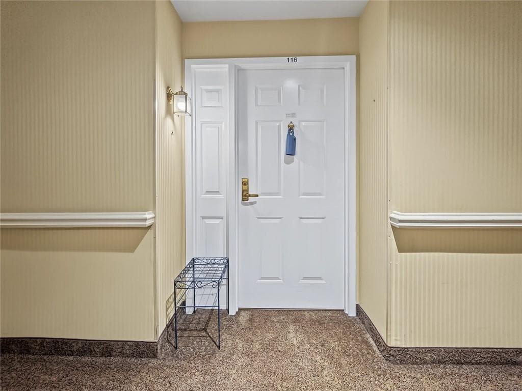 1 bedroom, 1 bathroom, 800 sq ft condominium for sale at 1800 Clairmont Lk A116, Decatur, GA 30033 — photo 3