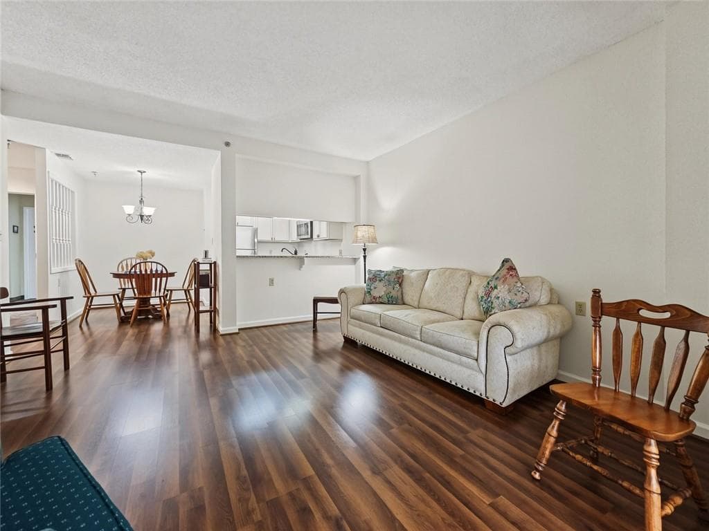 1 bedroom, 1 bathroom, 800 sq ft condominium for sale at 1800 Clairmont Lk A116, Decatur, GA 30033 — photo 9