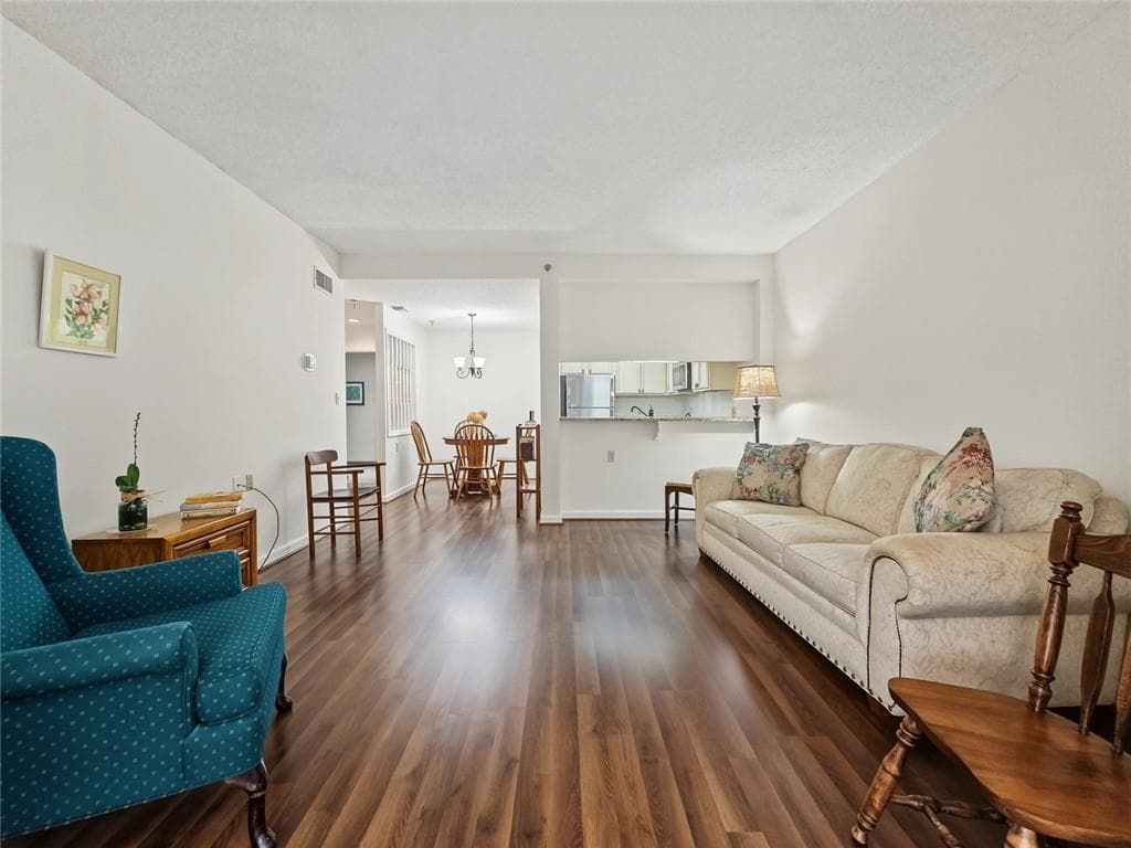 1 bedroom, 1 bathroom, 800 sq ft condominium for sale at 1800 Clairmont Lk A116, Decatur, GA 30033 — photo 10