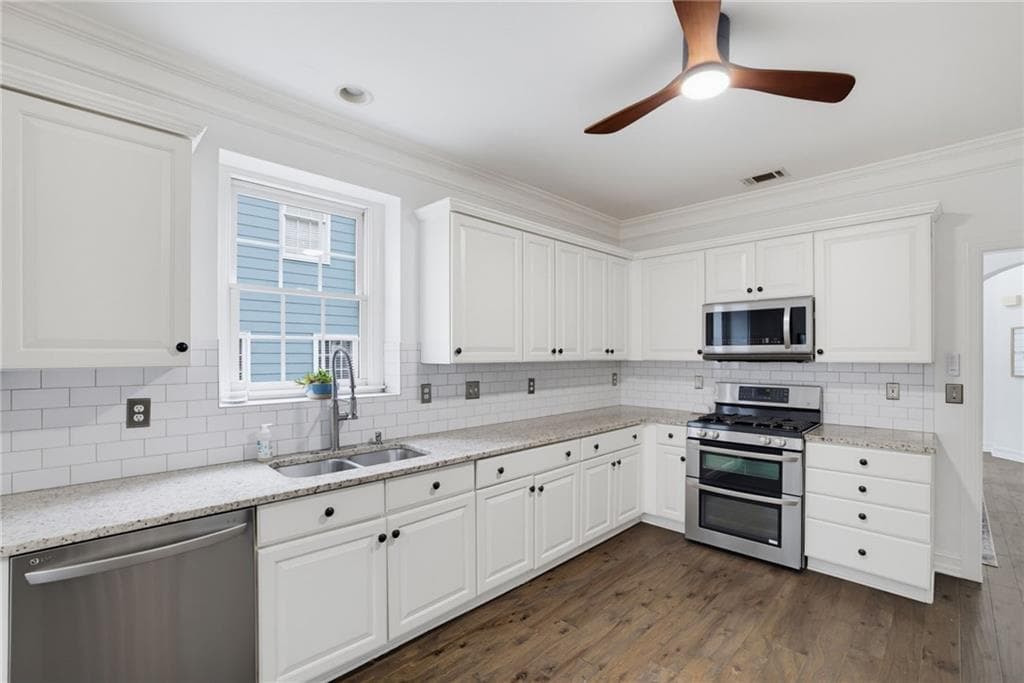 4 bedroom, 3 bathroom, 2,406 sq ft single family residence for sale at 320 Lockwood Terrace, Decatur, GA 30030 — photo 5