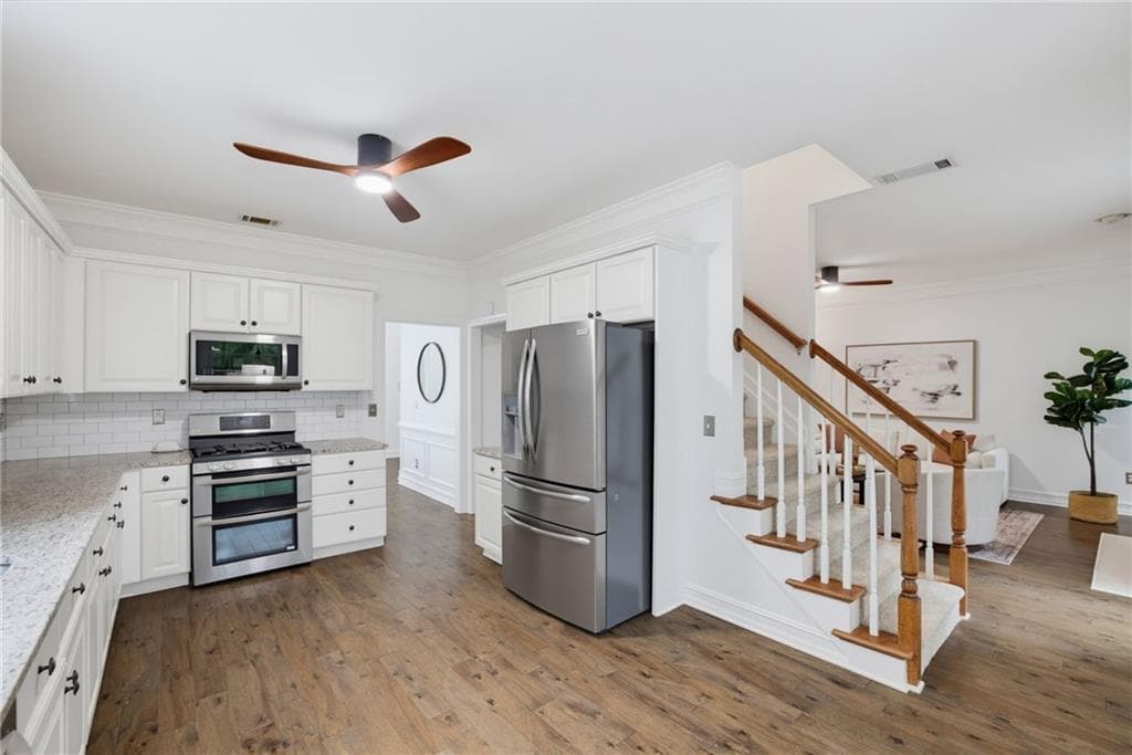 4 bedroom, 3 bathroom, 2,406 sq ft single family residence for sale at 320 Lockwood Terrace, Decatur, GA 30030 — photo 8