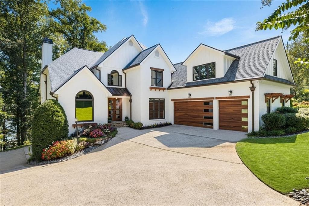5 bedroom, 5 bathroom, 6,320 sq ft single family residence for sale at 5750 Cains Cove Road, Cumming, GA 30041 — photo 5