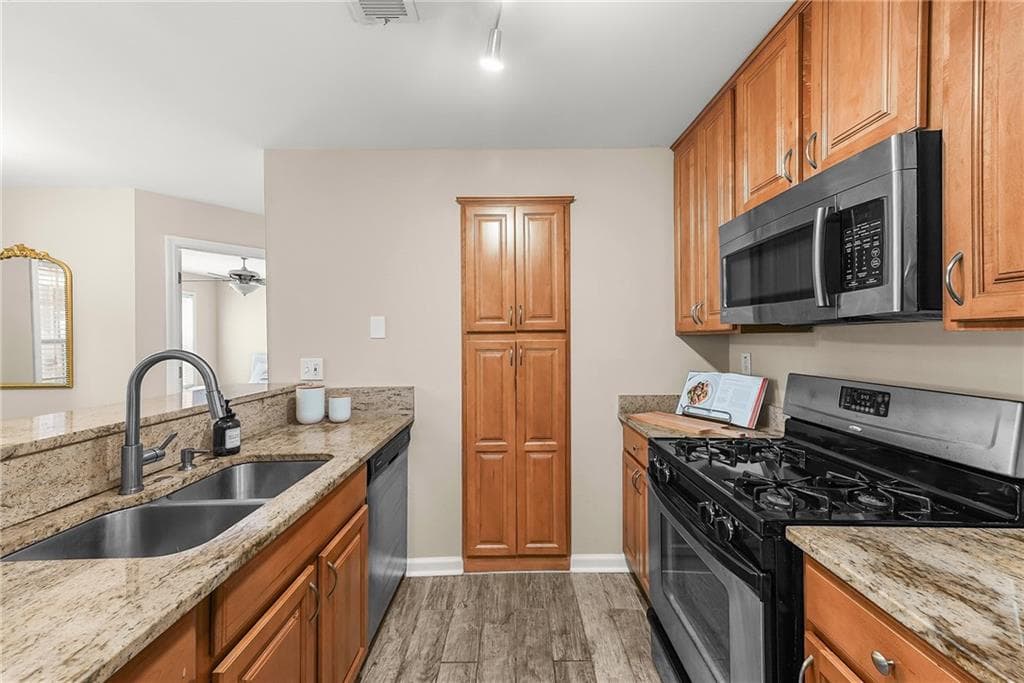 2 bedroom, 2 bathroom, 1,008 sq ft condominium for rent at 2174 River Heights Court, Marietta, GA 30067 for $2,000 a month — photo 9