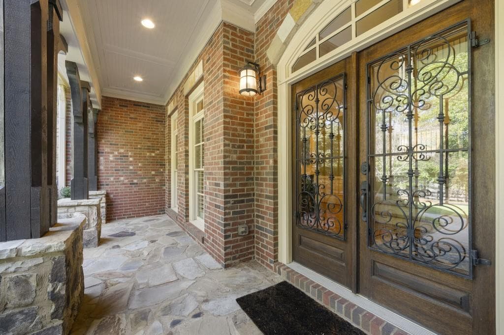 5 bedroom, 6 bathroom, 6,440 sq ft single family residence for sale at 225 Skyridge Drive, Atlanta, GA 30350 — photo 4