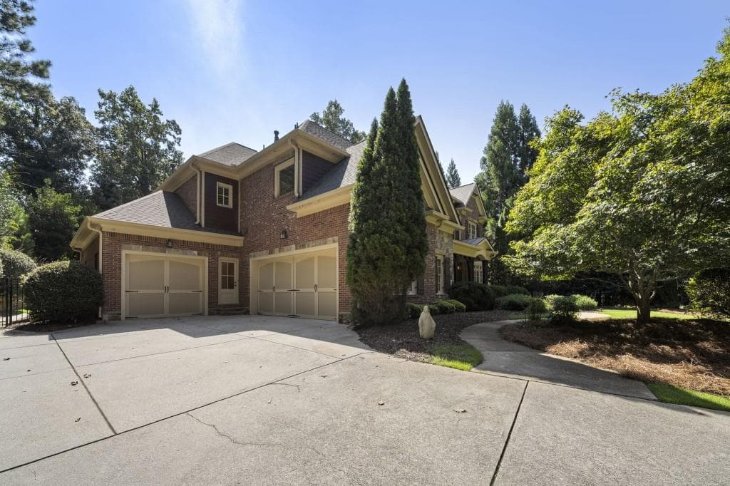 5 bedroom, 6 bathroom, 6,440 sq ft single family residence for sale at 225 Skyridge Drive, Atlanta, GA 30350 — photo 6