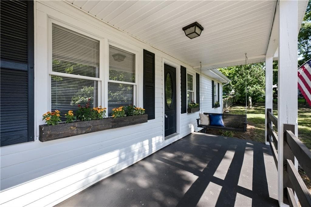 3 bedroom, 2 bathroom, 1,532 sq ft single family residence for sale at 467 Sanders Street, Clarkesville, GA 30523 — photo 2