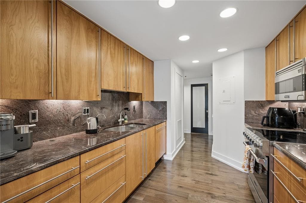 2 bedroom, 3 bathroom, 1,536 sq ft condominium for rent at 1130 Piedmont Avenue 601, Atlanta, GA 30309 for $4,150 a month — photo 9