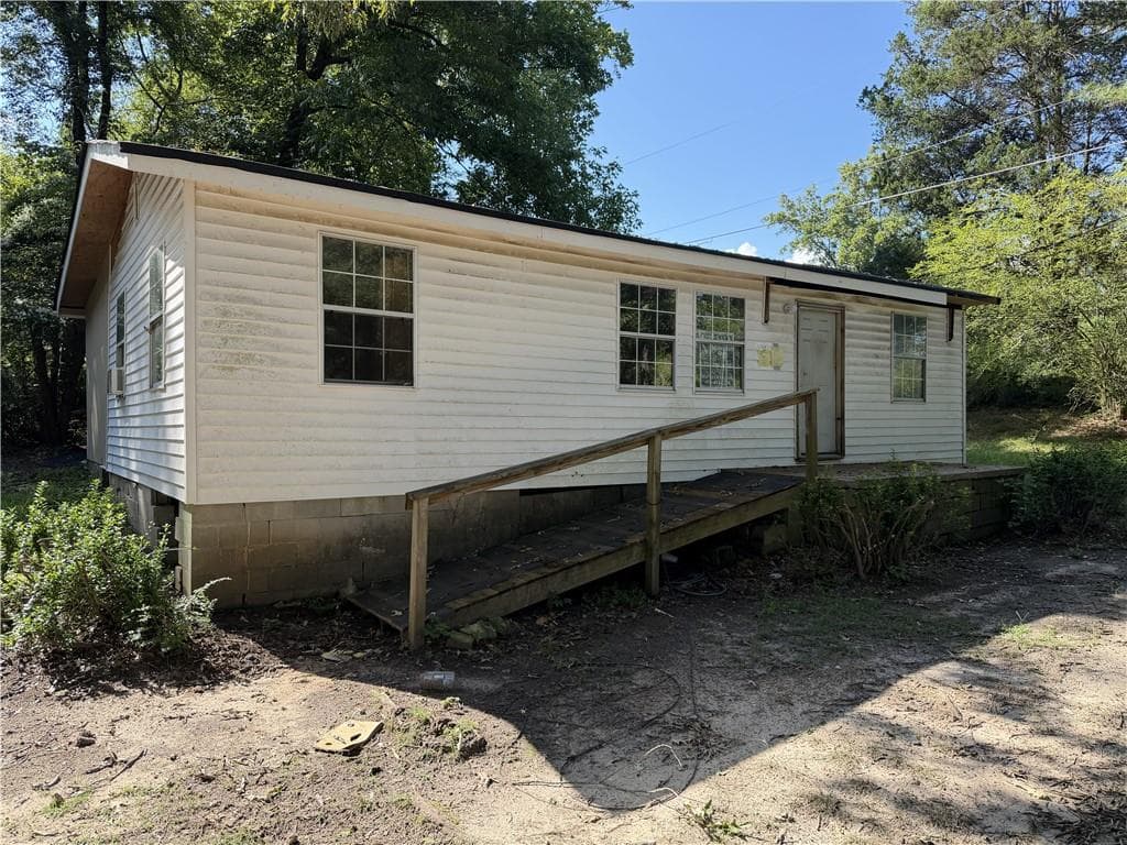3 bedroom, 2 bathroom, 1,072 sq ft single family residence for sale at 191 Merritt Circle, Dallas, GA 30132