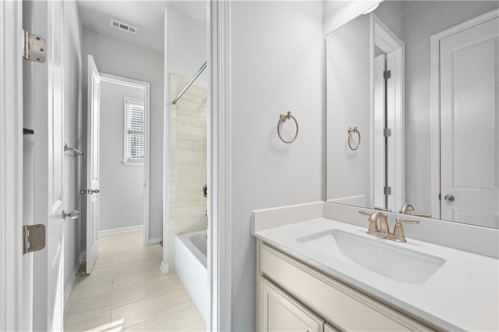 5 bedroom, 5 bathroom, 2,490 sq ft single family residence for rent at 4045 Suwanee Green Parkway, Suwanee, GA 30024 for $3,400 a month — photo 8