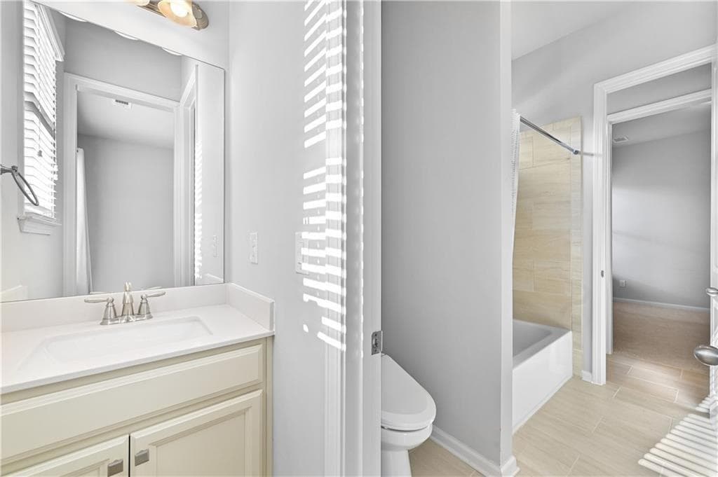 5 bedroom, 5 bathroom, 2,490 sq ft single family residence for rent at 4045 Suwanee Green Parkway, Suwanee, GA 30024 for $3,400 a month — photo 9