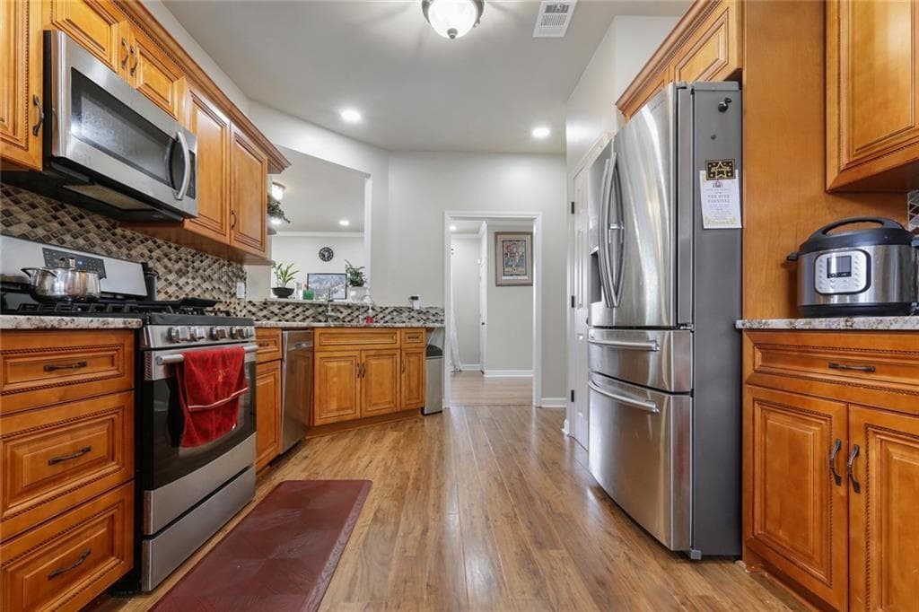 3 bedroom, 3 bathroom, 2,192 sq ft single family residence for sale at 4905 Weathervane Drive, Alpharetta, GA 30022 — photo 4