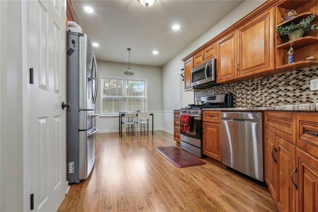 3 bedroom, 3 bathroom, 2,192 sq ft single family residence for sale at 4905 Weathervane Drive, Alpharetta, GA 30022 — photo 5