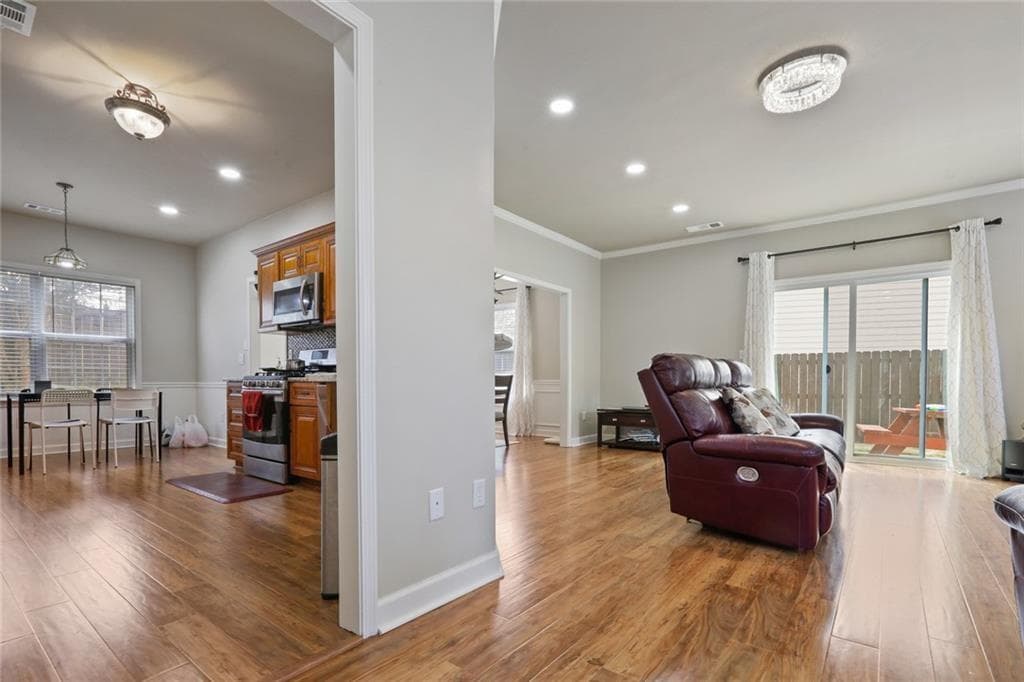 3 bedroom, 3 bathroom, 2,192 sq ft single family residence for sale at 4905 Weathervane Drive, Alpharetta, GA 30022 — photo 6